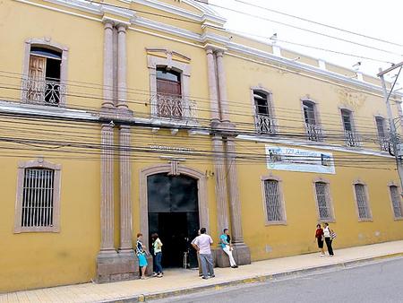 Ya operan las 2 bomba de cobalto del Hospital San Felipe