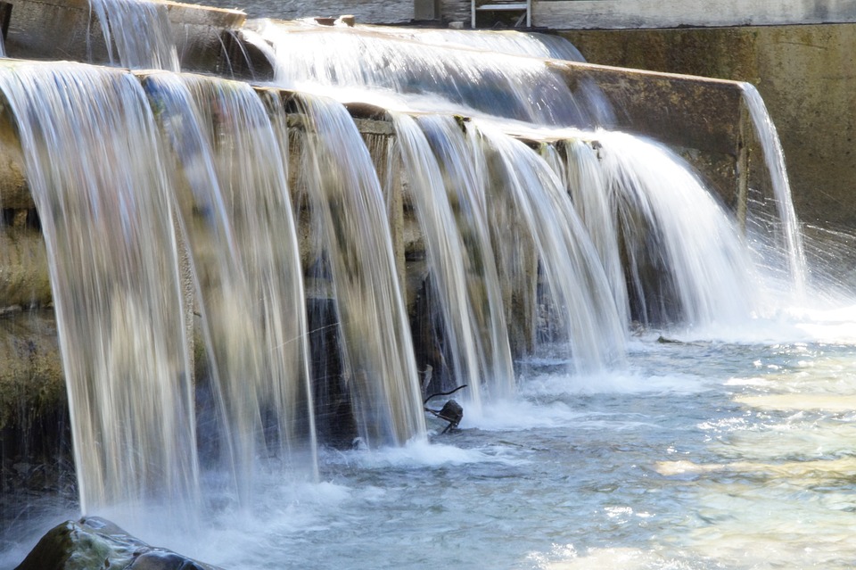 Autoridades advierten incrementarán los racionamientos de agua por bajo nivel de las represas