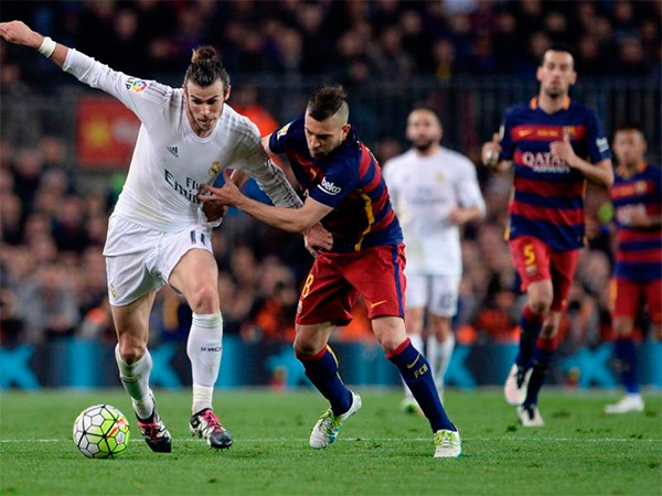 Bale feliz jugando en el Madrid