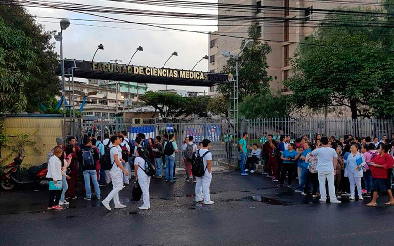 Tomada Facultad de Medicina