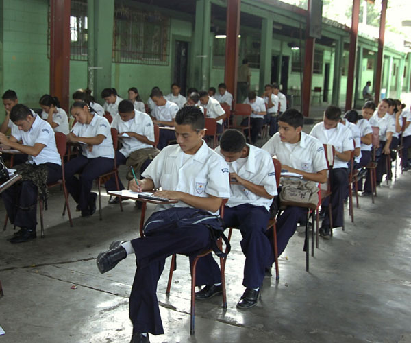 La institucionalidad pública y privada no ha generado condiciones para reducir índices de jóvenes que no estudian ni trabajan dijo presidente del Ciprodeh.