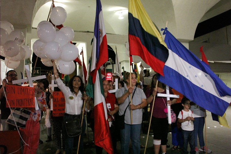 Migrantes indocumentados enfrentan en México redadas y violación de DDHH