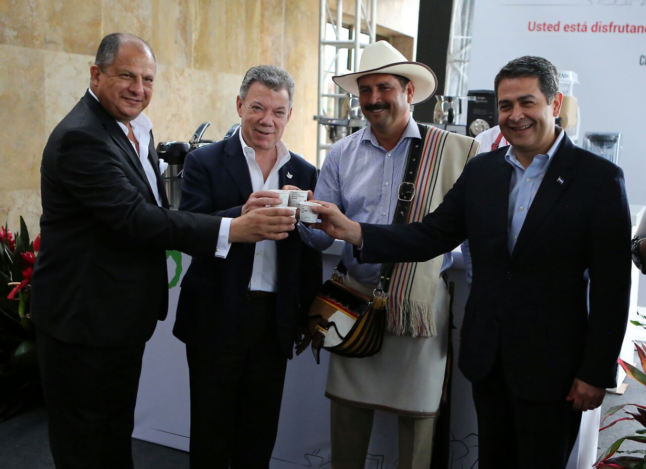 Presidente Hernández promueve café hondureño en Colombia