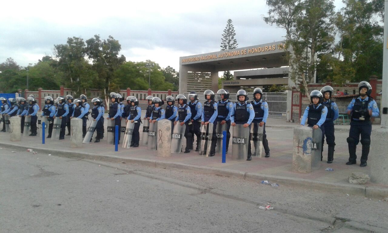 Una docena de detenidos deja desalojo y ponen UNAH en mano de autoridades