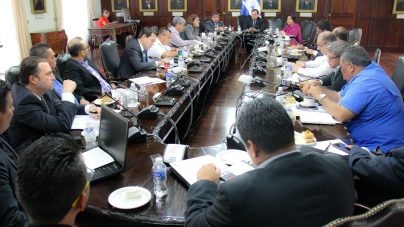 Gobierno crea comisión para enfrentar contaminación por desechos sólidos en Golfo de Honduras
