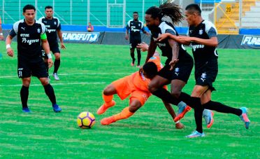 Lobos con gol de último minuto doblega a Honduras Progreso