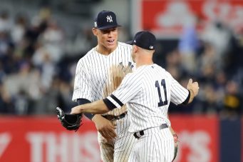 Con tres jonrones Yankees eliminan a Mellizos y van contra Indios