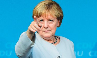 Rockeras gallegas recomiendan a Merkel "que se fume un porro"