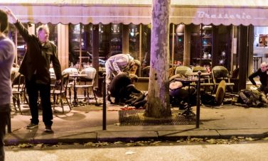 Los tatuajes que se hicieron los sobrevivientes del Bataclan para "nunca olvidar"