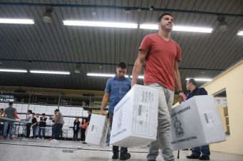 Entre hoy y mañana comienzan a cargar maletas electorales a furgones