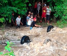 Tres muertos y dos desaparecidos al arrastrar río a patrulla en norte de Honduras