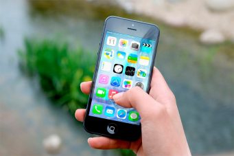 Uso de teléfonos podrían prohibirse en colegios de Roatán por pornografía