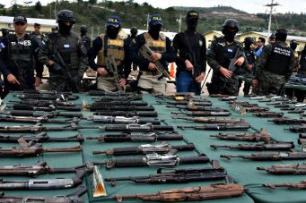 Casi un millón de armas ilegales circulan en Honduras, señala Romeo
