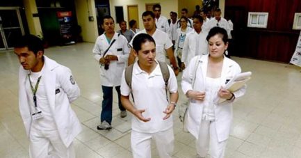 Desde mañana a paro médicos internos y en servicio social