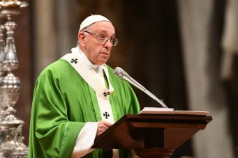 Estado Islámico difunde un fotomontaje en que el papa Francisco aparece decapitado