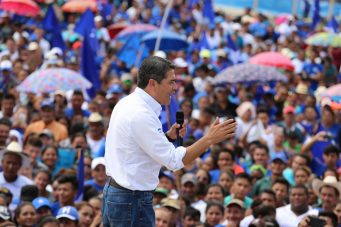 Nacionalistas con su "Marea Azul" listos para "gran batalla" del 26 de noviembre