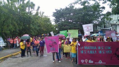 Organizaciones feministas protestan contra violencia de mujeres