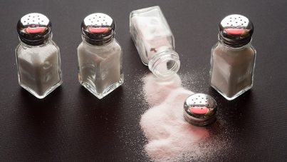 Las consecuencias del consumo habitual de sal de mesa