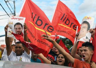 Nasralla convoca manifestación esta noche en defensa de "triunfo"