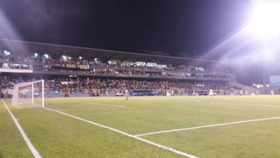 Suspendido el partido por batalla campal entre barras Real España y Marathón