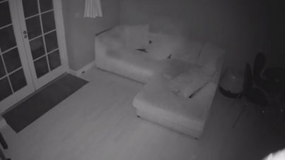 Filman un escalofriante "fantasma" en una antigua mansión británica