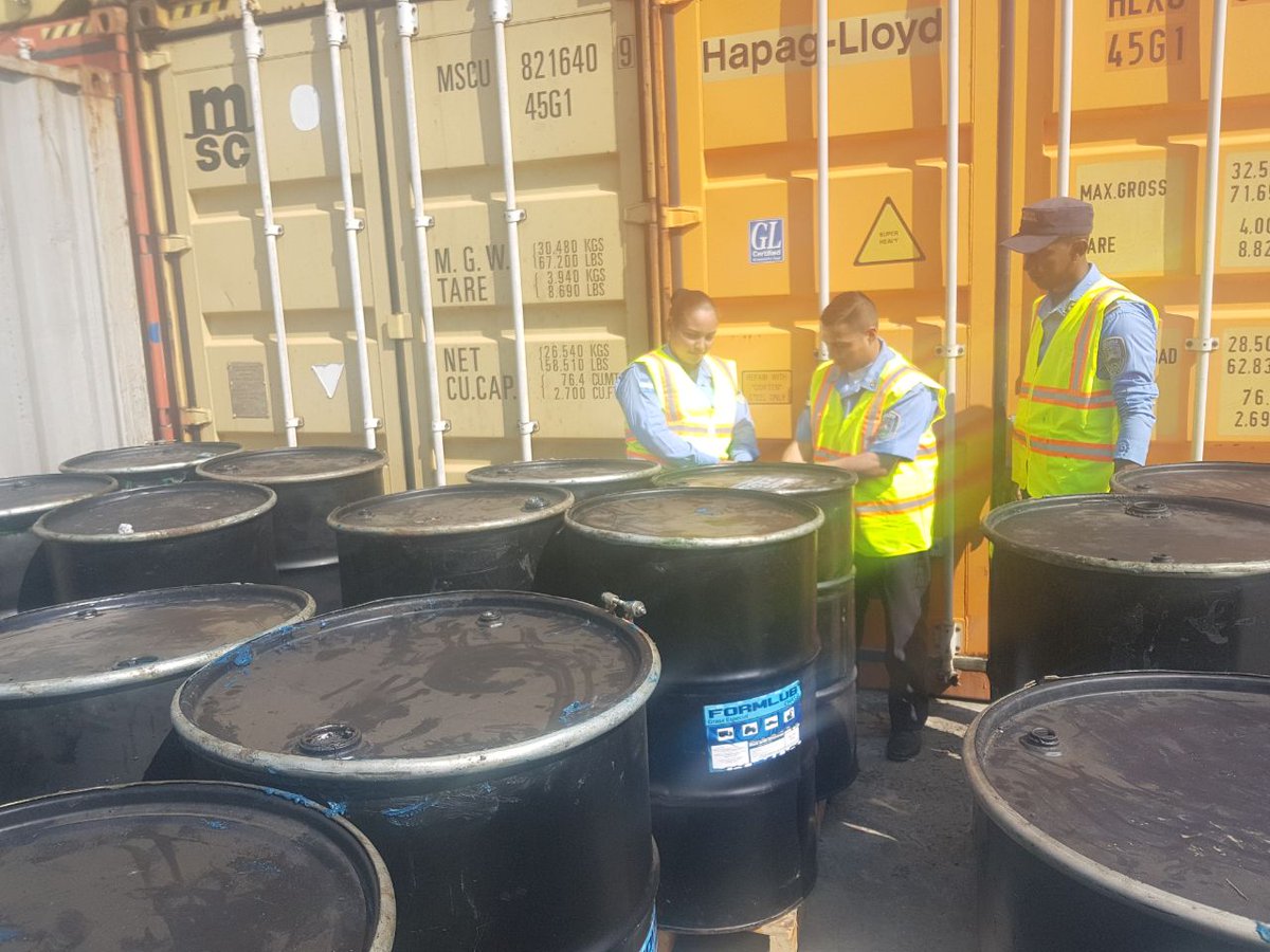 Incautan al menos 1.300 kilos de cocaína líquida en barco en Honduras