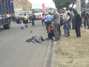 Hombre en peatón muere atropellado por camión de cisterna
