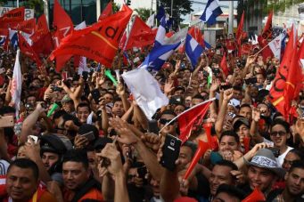 La Oposición marchó en Honduras contra la reelección del presidente