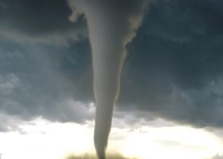 AFORTUNADAMENTE EL TORNADO NO FUE MUY FUERTE