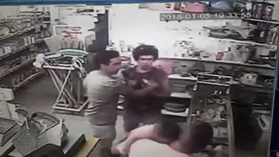En Argentina un bebé recibe un fuerte puñetazo en medio de una pelea