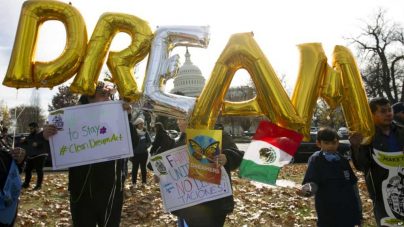 Plan de Trump ofrece ruta a la ciudadanía para 1,8 millones de inmigrantes