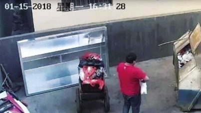 VIDEO: Cámaras de seguridad graban a hombre tirando a su bebé a un contenedor de basura
