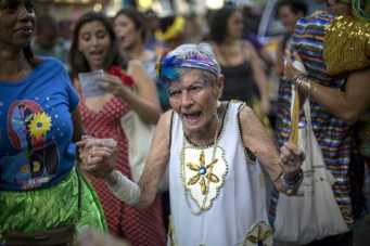 Los pacientes de un psiquiátrico se suman a la locura del carnaval de Rio