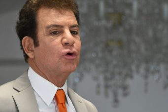 Mel Zelaya pide a Salvador Nasralla rectificar su posiciones