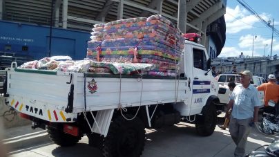 Entregan ayuda afectados por incendio voraz en los bajos del barrio La Isla