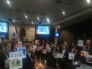 Diputados opositores hondureños protestan contra asesinato de ambientalista