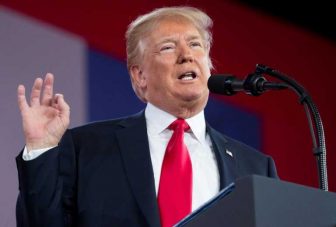 Trump compara inmigrantes con serpientes traicioneras