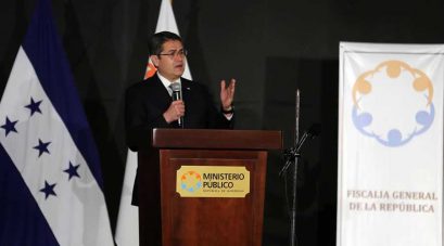 Edificar, proponer y no sólo cuestionar, pidió el Presidente, en informe del MP