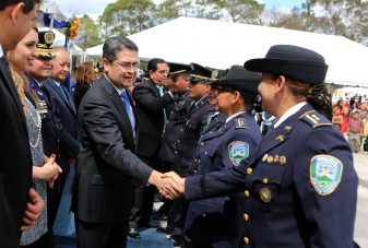 Gobierno busca replicar en Salud y Educación el éxito de la depuración policial