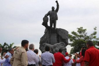 estatua de Chávez