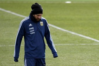 Messi entrena con Argentina en el centro del Real Madrid