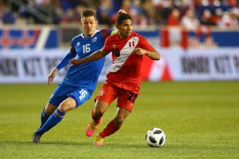 Perú brilla ante Islandia y suma 12 partidos sin perder