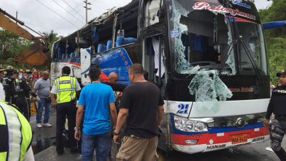 Doce personas mueren al volcarse un bus en una carretera de Ecuador