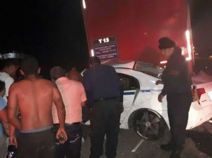 Dos personas muertas en choque de taxi y un camión en Comayagua
