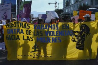Marchas desbordan capitales latinoamericanas para repudiar los femicidios