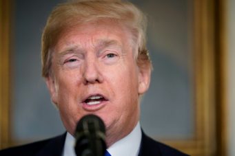 Renuncia el principal abogado de Trump en caso sobre presunta colusión con Rusia