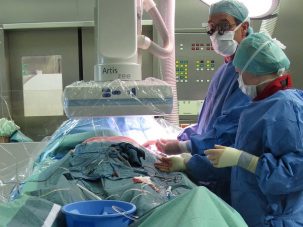 Dos médicos suspendidos en India tras usar pierna amputada como almohada