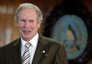 Muere expresidente y alcalde Álvaro Arzú, firmante de pacto de paz en Guatemala