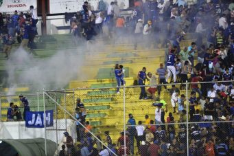 LA VIOLENCIA Y OTROS FACTORES HACEN PELIGRAR EL FÚTBOL DE HONDURAS