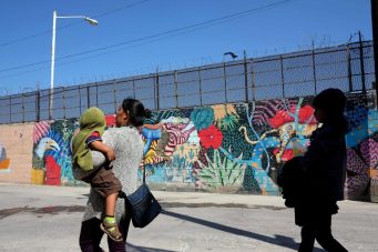 Reporte: Estados Unidos busca enjuiciar a padres que ingresan ilegalmente al país